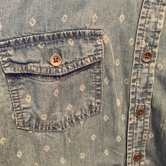 Jean shirt with white accents - Picture 2 of 4